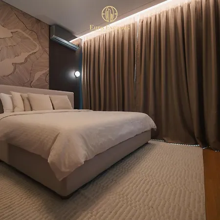 Designer King Bed Sleeps 4 Near Pipera Metro Bucharest
