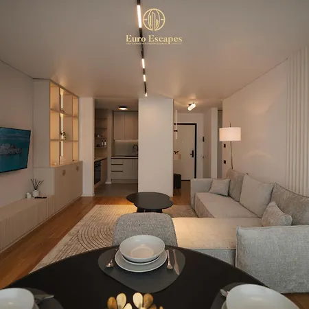 Designer King Bed Sleeps 4 Near Pipera Metro * Bucharest