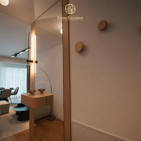 Designer King Bed Sleeps 4 Near Pipera Metro Apartment