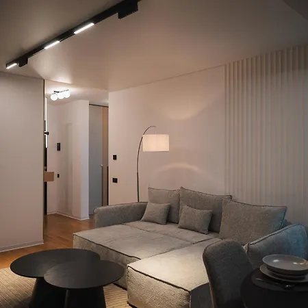 Designer King Bed Sleeps 4 Near Pipera Metro