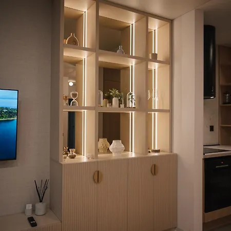Apartment Designer King Bed Sleeps 4 Near Pipera Metro