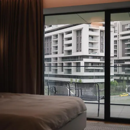 Apartment Designer King Bed Sleeps 4 Near Pipera Metro *